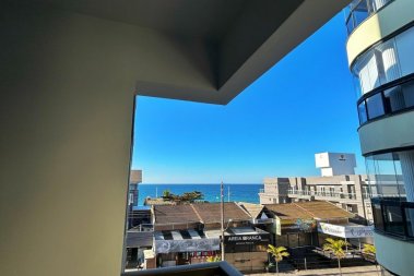 Apartamento com vista lateral para o mar de Bombas