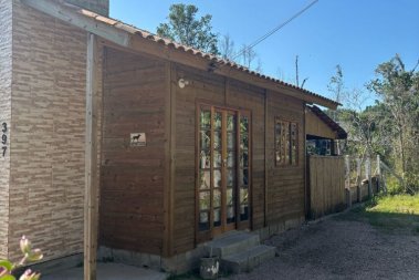 Casa de madeira de 01 dormit�rio